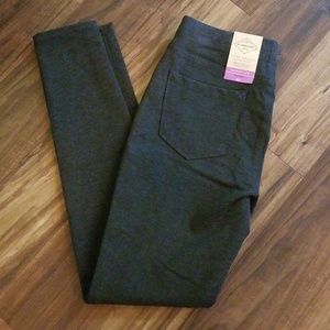 Skinny leg pants/leggings